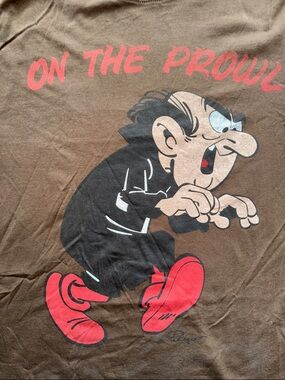 MAKE OFFER! The Smurfs "On The Prowl" Brown Graphic Tee t-shirt Men's Med.